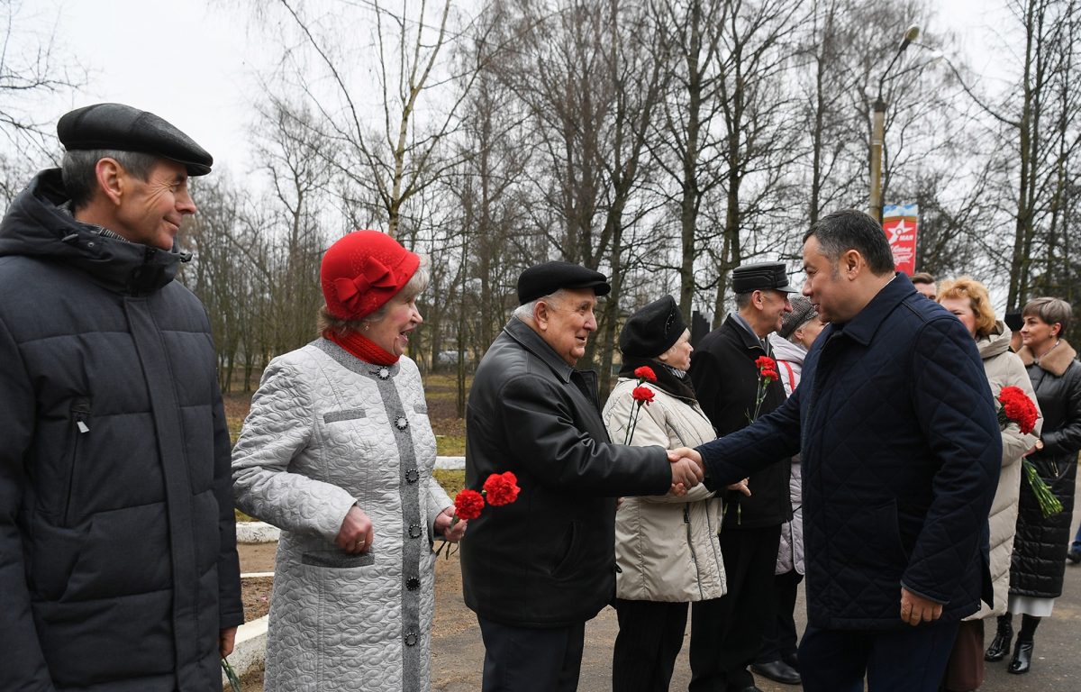 Игорь Руденя в Торжке почтил память защитников Отечества