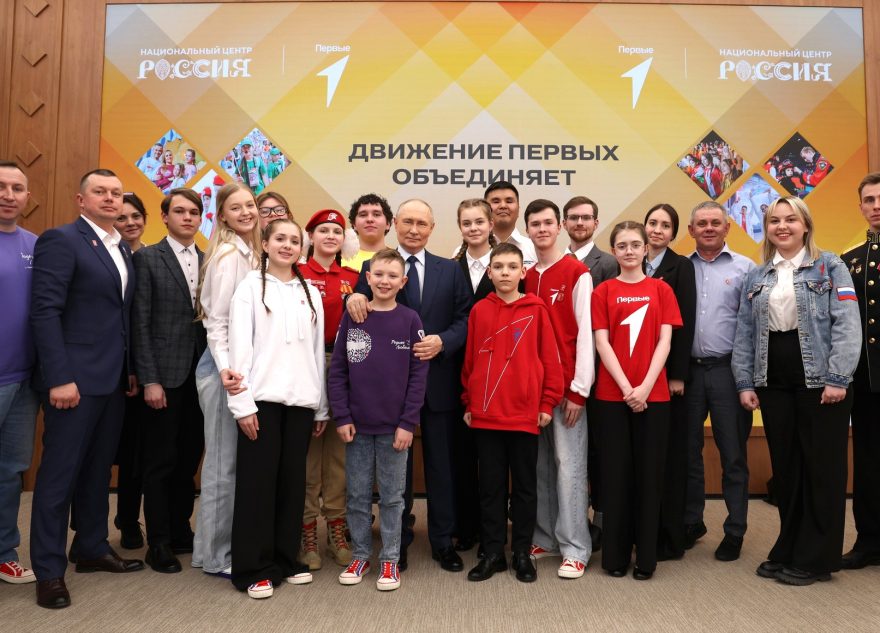 Матвей Снежков из Тверской области счастлив, что сфотографировался с Владимиром Путиным Матвей Снежков из Тверской области счастлив, что сфотографировался с Владимиром Путиным