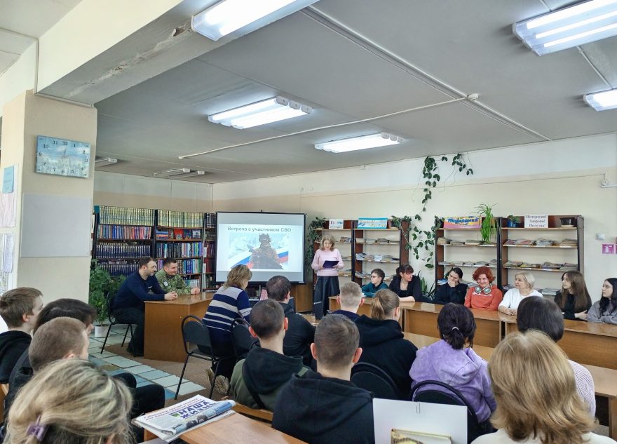 В Оленинской центральной библиотеке прошла встреча с участником СВО