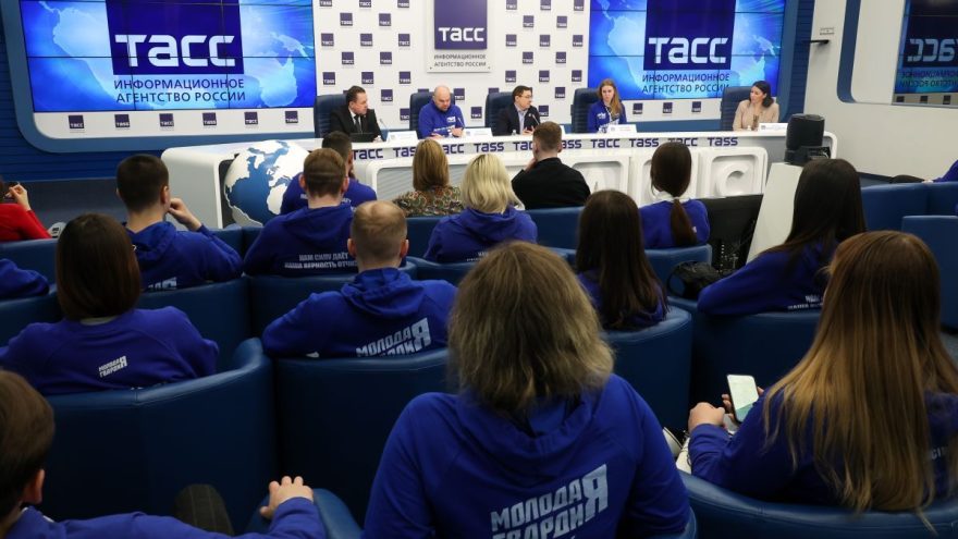 «Единая Россия» и «Молодая Гвардия» приглашают молодежь на «ПолитЗавод»