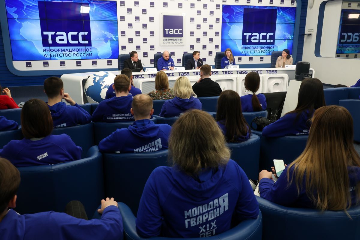 «Единая Россия» и «Молодая Гвардия» приглашают молодежь на «ПолитЗавод» «Единая Россия» и «Молодая Гвардия» приглашают молодежь на «ПолитЗавод»