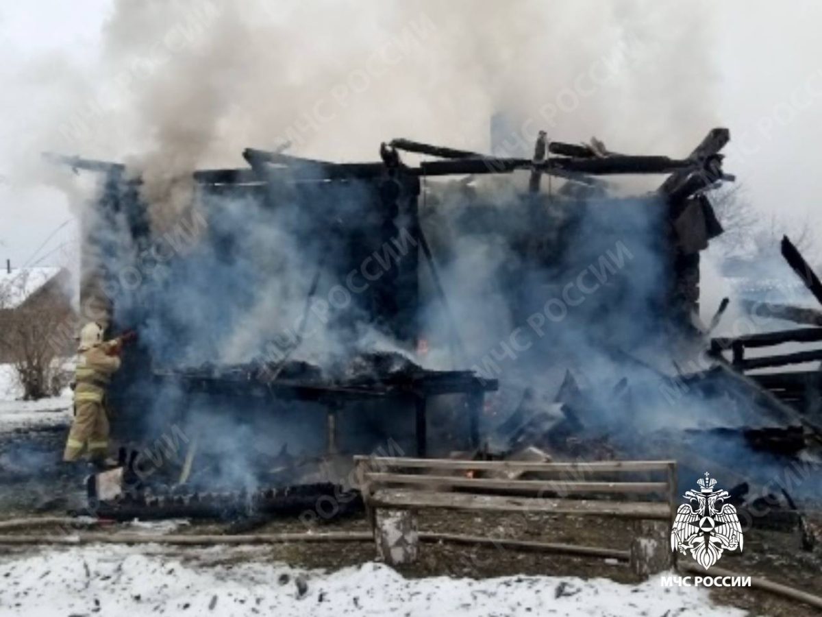 Огонь уничтожил жилой дом в Тверской области