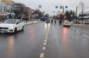 В Твери нарушительница попала под колёса машины