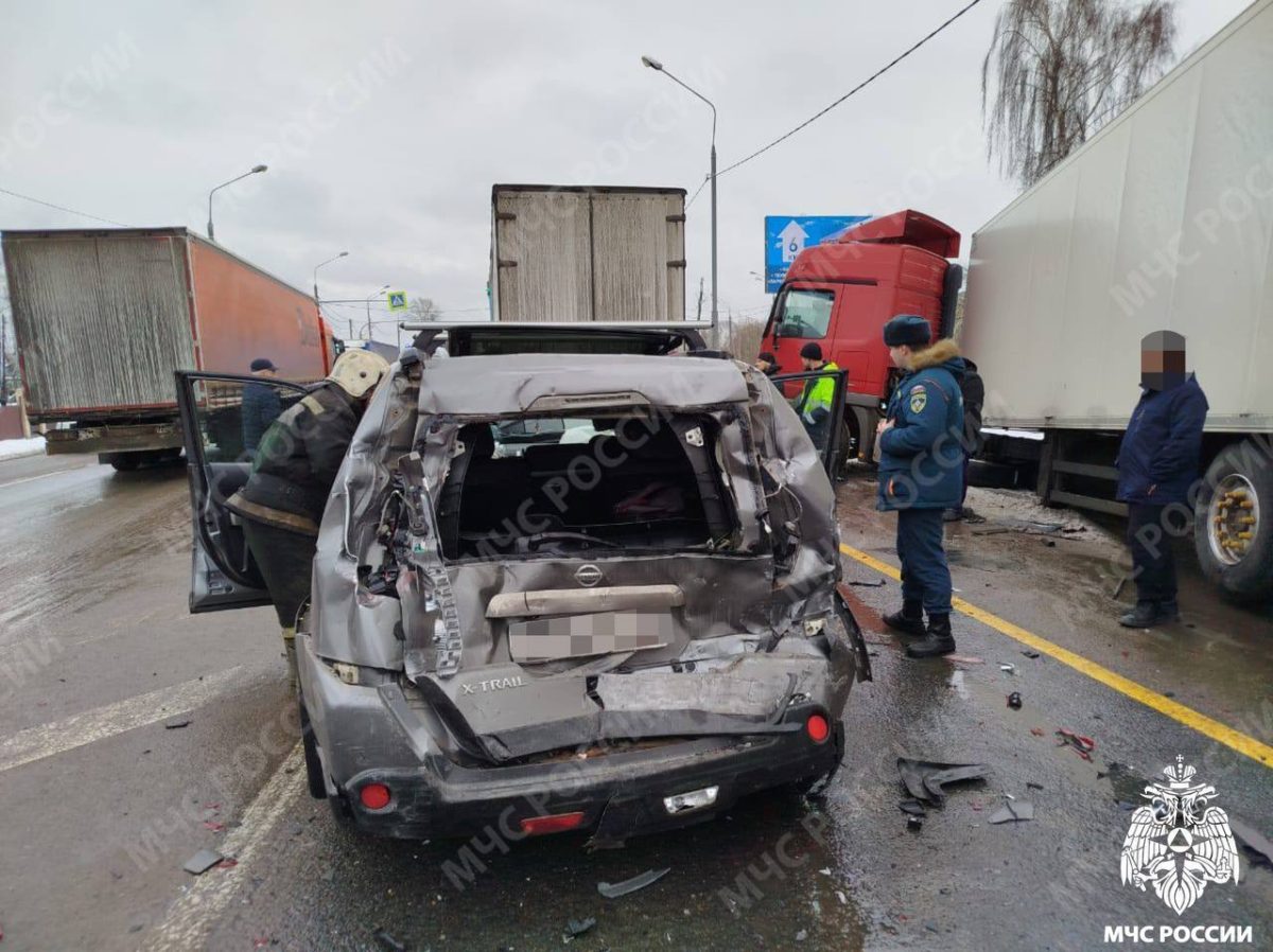 Шесть автомобилей столкнулись на трассе в Тверской области, есть пострадавшие