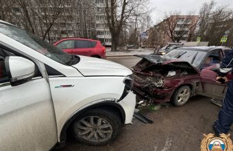 Две женщины пострадали в лобовом столкновении двух автомобилей в Твери