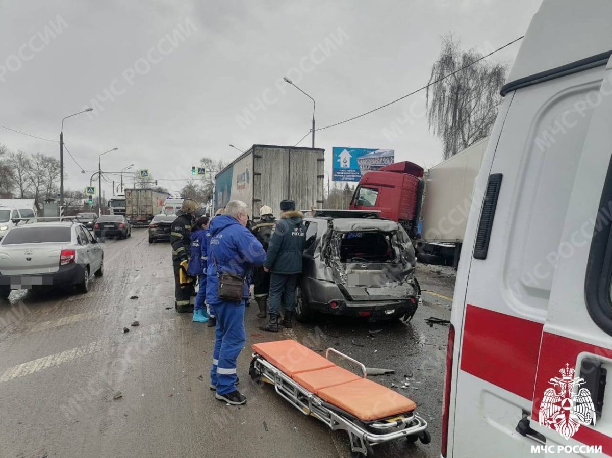 Шесть автомобилей столкнулись на трассе в Тверской области, есть пострадавшие