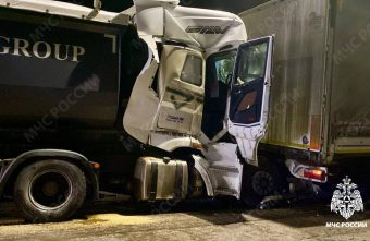 На трассе в Тверской области спасатели ликвидируют последствия массового ДТП