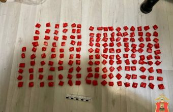 Больше 300 свертков нашли в квартире у 38-летнего тверского наркодилера Больше 300 свертков нашли в квартире у 38-летнего тверского наркодилера