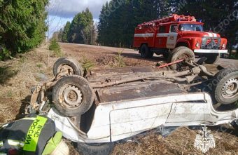В Тверской области ВАЗ вылетел в кювет и перевернулся