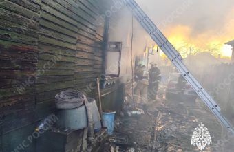 Ранним утром в Твери вспыхнул жилой дом