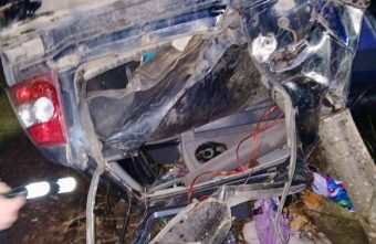 В Тверской области спасатели деблокировали пострадавшую женщину из легковушки