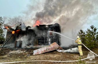 В Тверской области из-за неисправной электрики сгорел дом