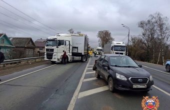 Три автомобиля столкнулись на трассе в Тверской области, есть пострадавший Три автомобиля столкнулись на трассе в Тверской области, есть пострадавший