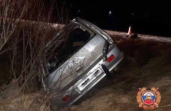 В Тверской области Mitsubishi вылетел в кювет и перевернулся В Тверской области Mitsubishi вылетел в кювет и перевернулся