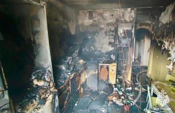 В Твери из горящей квартиры спасли человека В Твери из горящей квартиры спасли человека