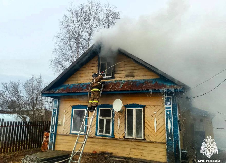 В Тверской области сгорел чердак жилого дома