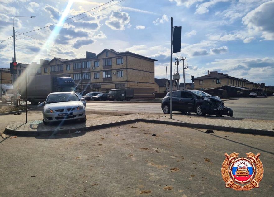 Два человека пострадали в столкновении двух иномарок в Твери