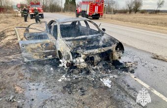 На дороге под Тверью сгорел "Опель" На дороге под Тверью сгорел "Опель"