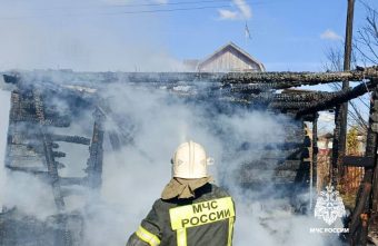 Огонь уничтожил дачный дом в Тверской области Огонь уничтожил дачный дом в Тверской области