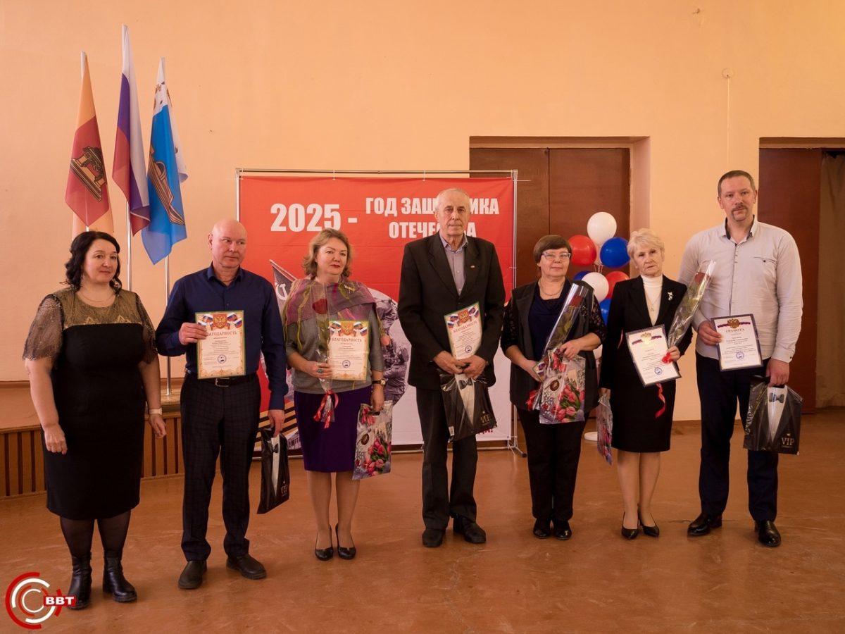 В Вышнем Волочке наградили лучших педагогов В Вышнем Волочке наградили лучших педагогов