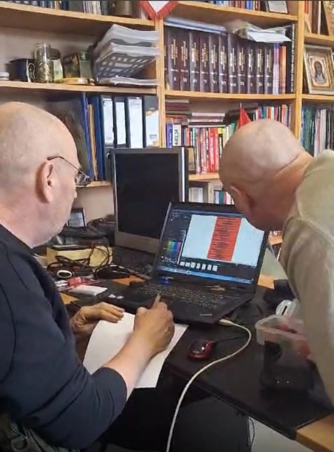 Поисковики нашли в Тверской области медальон выжившего солдата