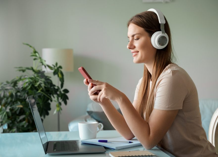 Жителям Твери порекомендовали подкасты в канун 8 Марта