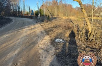 15-летний подросток на питбайке врезался в дерево в Тверской области 15-летний подросток на питбайке врезался в дерево в Тверской области