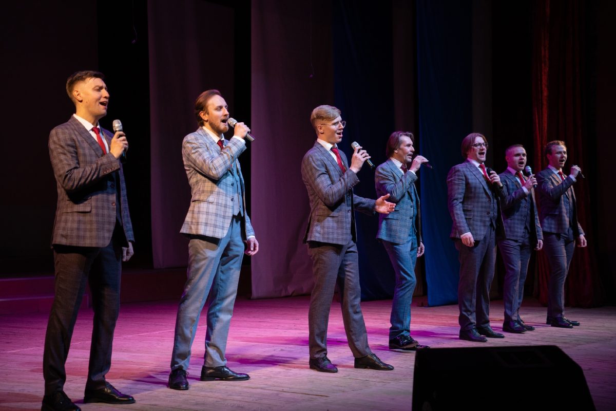 Женщин Лихославльского округа поздравлял арт-хор