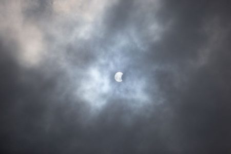 Первое в этом году солнечное затмение ожидает жителей Тверской области Первое в этом году солнечное затмение ожидает жителей Тверской области