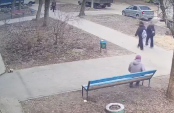 Опубликованы видео, на которых была замечена пропавшая под Тверью 13-летняя девочка Опубликованы видео, на которых была замечена пропавшая под Тверью 13-летняя девочка