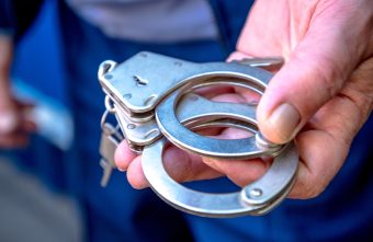 В Тверской области поймали ночного грабителя супермаркета В Тверской области поймали ночного грабителя супермаркета