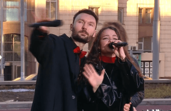 Тверской музыкант Евгений Окунев в прямом эфире спел на всю страну