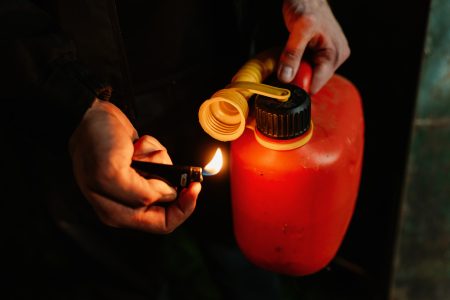 Подростки в Тверской области устроили пожар за мусорными контейнерами Подростки в Тверской области устроили пожар за мусорными контейнерами