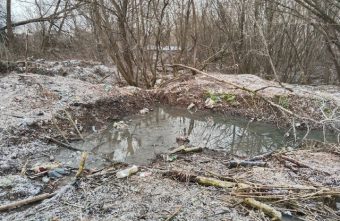 Канализационный "родник" топит город в Тверской области Канализационный "родник" топит город в Тверской области