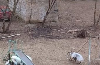 Детская площадка превратилась в свалку в Тверской области Детская площадка превратилась в свалку в Тверской области