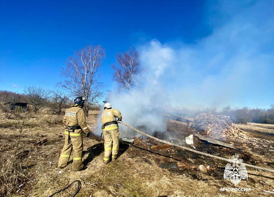Пожар в Тверской области полностью уничтожил баню