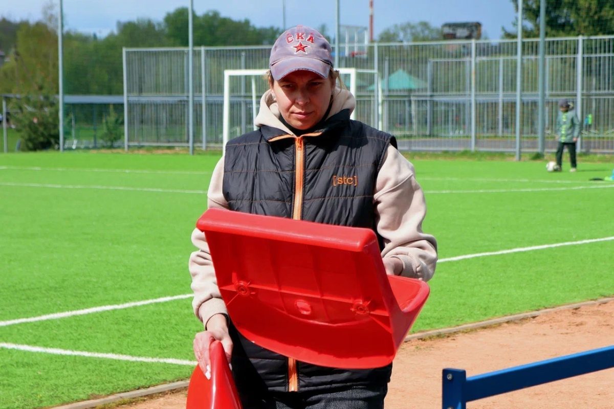 В Тверской области вандалы и их родители восстановили разбитые трибуны