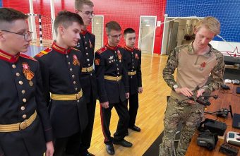 Тверские суворовцы отработали навыки управления дронами Тверские суворовцы отработали навыки управления дронами
