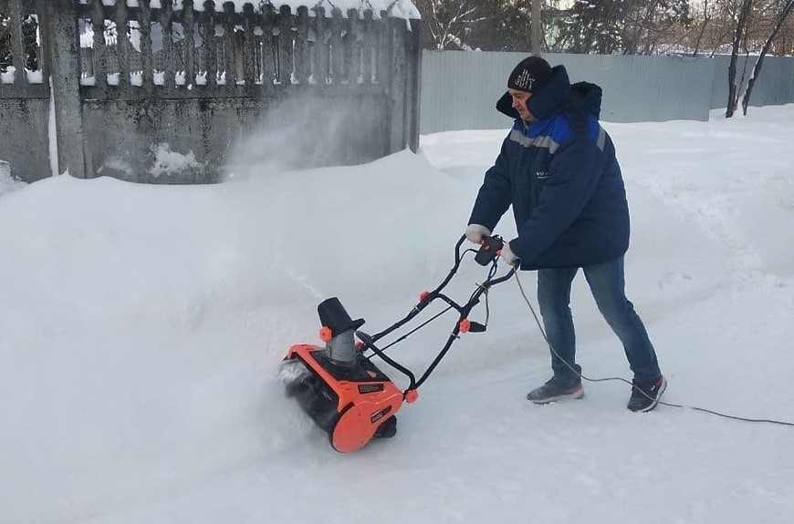 Военные коммунальщики обеспечивают своевременную работу по очистке снега