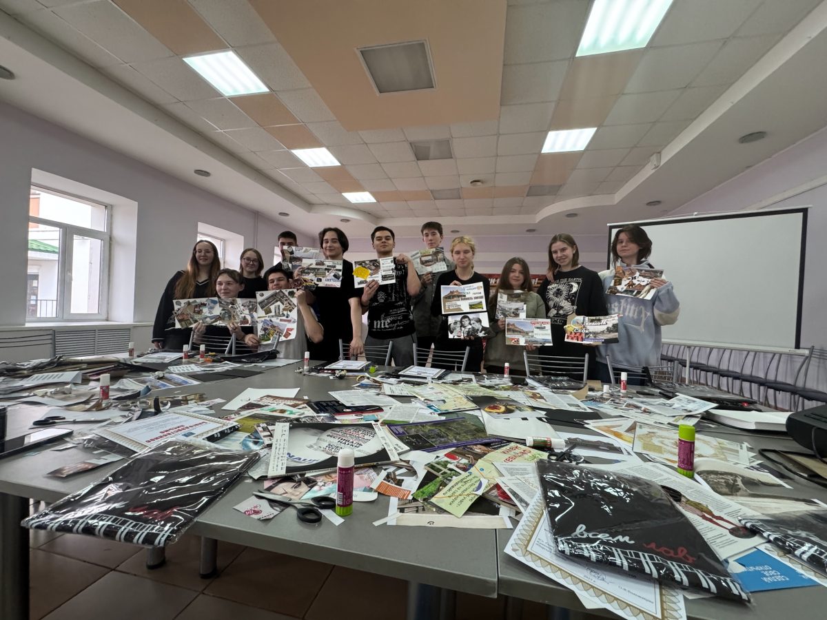 Молодёжь Тверской области вырезала и клеила образ будущего своего города