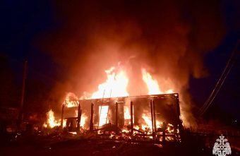 Сильный пожар в Тверской области оставил четыре семьи без жилья Сильный пожар в Тверской области оставил четыре семьи без жилья