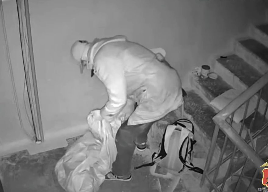 В Твери мужчина решил украсть гантели, но не смог их унести В Твери мужчина решил украсть гантели, но не смог их унести
