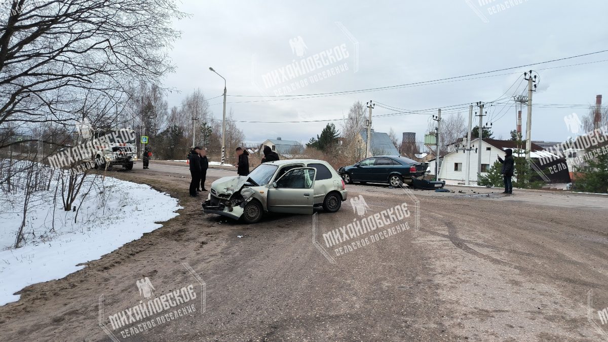 Под Тверью столкнулись три автомобиля, один в кювете