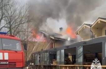 В Тверской области горит элитный курортный комплекс В Тверской области горит элитный курортный комплекс