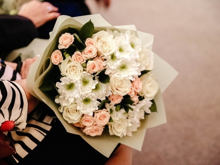 В Оленино с юбилеем поздравили бывшую главу системы образования Татьяну Чернякову