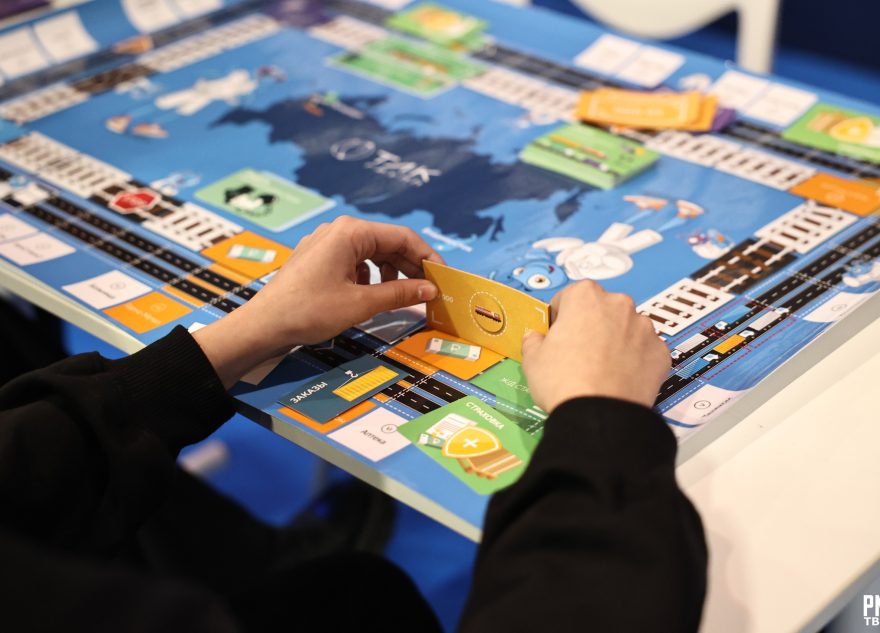 «Классные встречи»: больше 370 школьников Тверской области погрузились в мир транспортной логистики