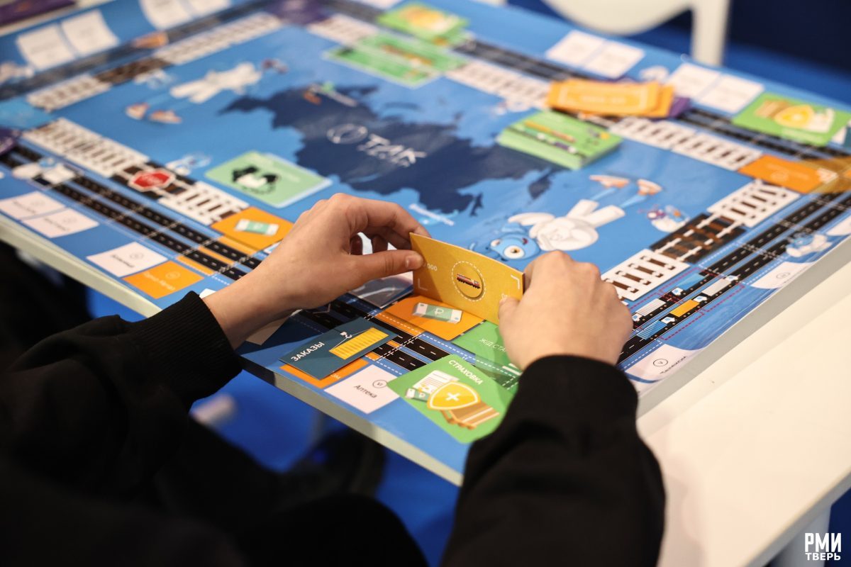 «Классные встречи»: больше 370 школьников Тверской области погрузились в мир транспортной логистики