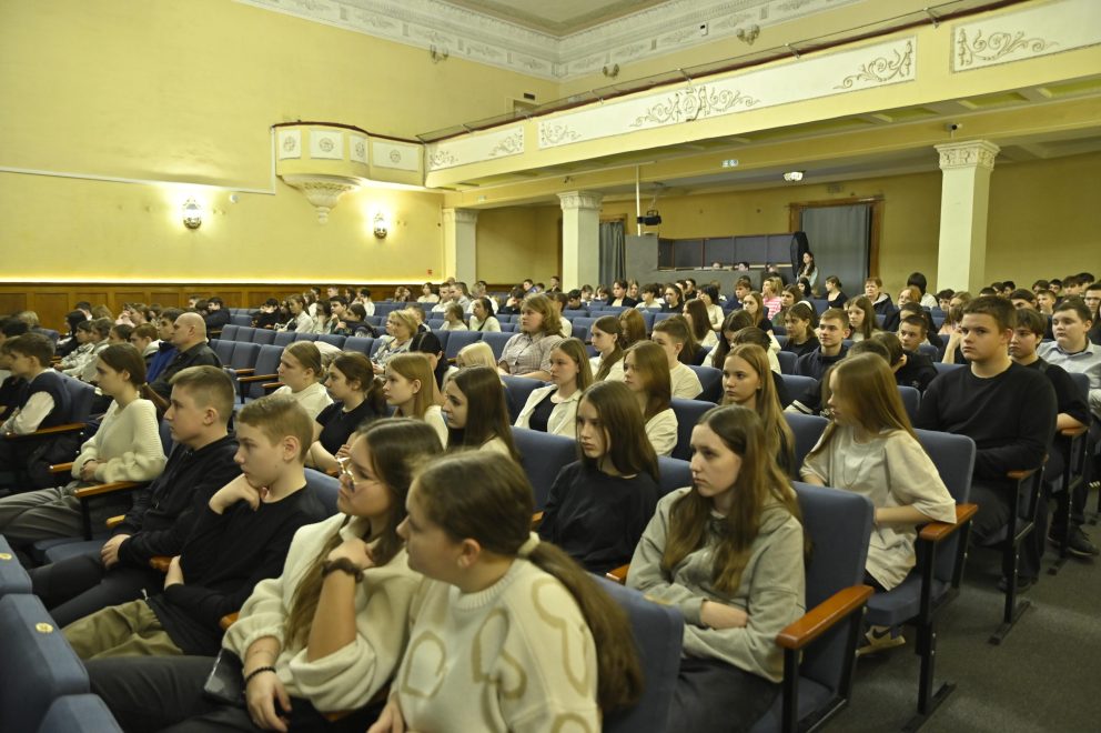 В Кимрах прошел «Урок мужества» для учащихся 8 и 10 классов