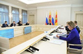 В правительстве Тверской области рассмотрели вопрос о помощи родственникам воинов-десантников 6 роты В правительстве Тверской области рассмотрели вопрос о помощи родственникам воинов-десантников 6 роты