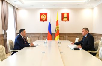 Губернатор Игорь Руденя провёл встречу с главой Молоковского округа Андреем Ефименко Губернатор Игорь Руденя провёл встречу с главой Молоковского округа Андреем Ефименко